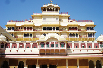 Jaipur_City_Palace3_the_Moon_Palace.jpg